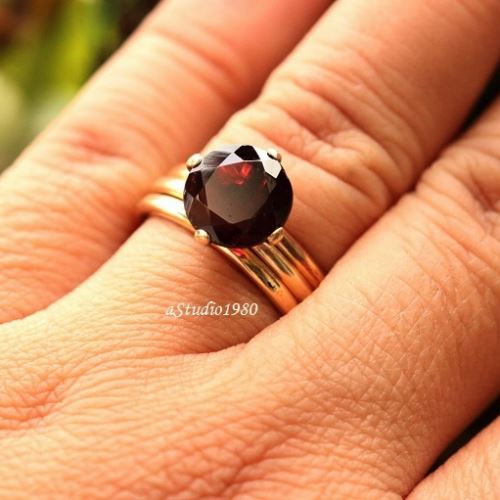 18K Gold Garnet ring, Birthstone Ring, Artisan gold stack ring