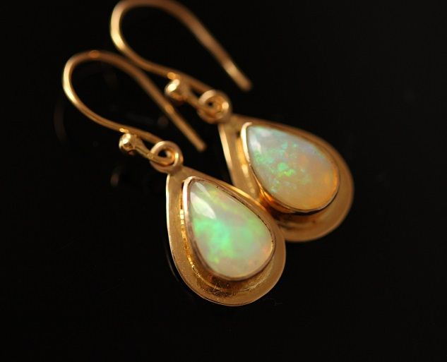 18K Gold Opal Earrings Natural