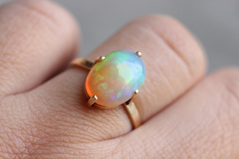 18K Gold Opal ring Natural
