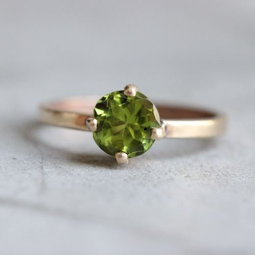 18K Gold Peridot ring - Natural peridot Ring - Engagement ring 