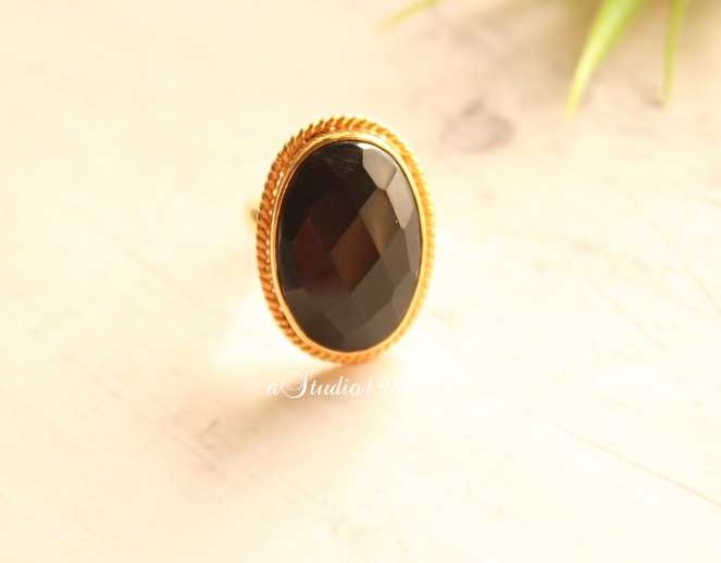 18k Gold Statement ring black