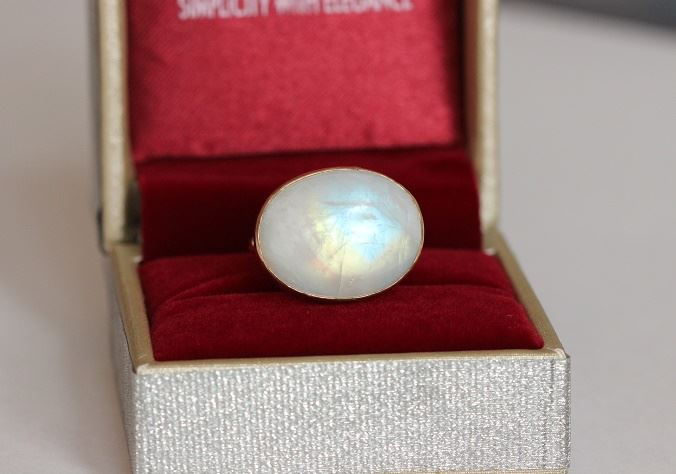 18k gold moonstone ring Natural