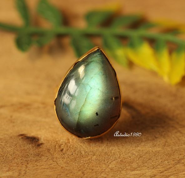 Artisan 18k gold Labradorite ring- 18k gold ring - Statement gold