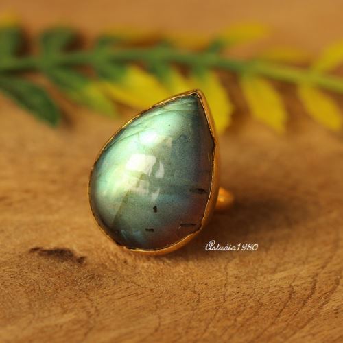 Artisan 18k gold Labradorite ring- 18k gold ring - Statement gold