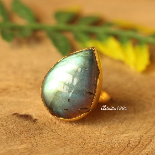 Artisan 18k gold Labradorite ring- 18k gold ring - Statement gold