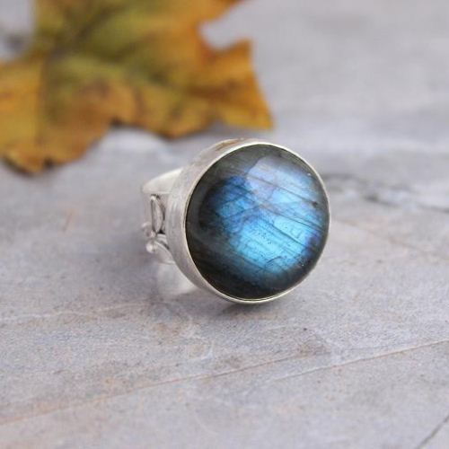 Artisan Labradorite Ring Labradorite bezel