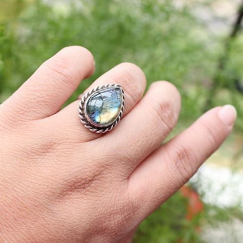 Artisan labradorite gemstone ring - Gift ideas - Sterling silver drop