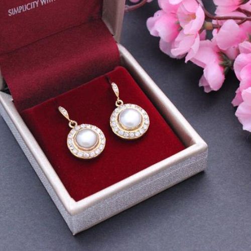 Bridal Pearl earrings Gold pearl