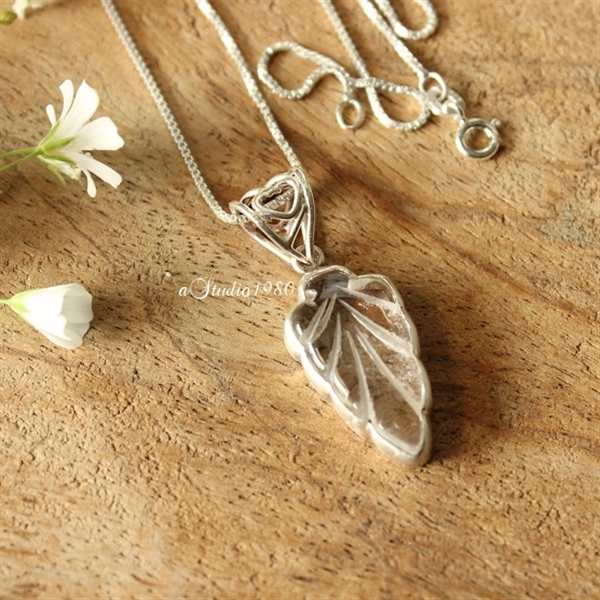 Crystal pendant - leaf pendant - healing crystal - Bezel pendant 
