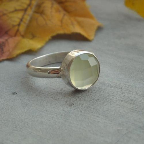 Handmade prehnite ring 10mm round