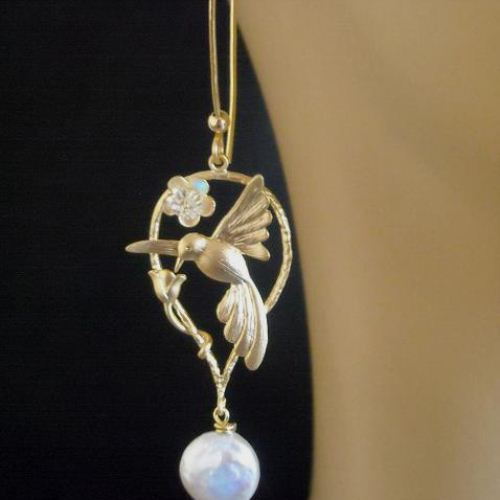 Hummingbird earrings, bridesmaid earrings -  Mat gold swarovski crystal pearl earrings