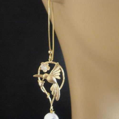 Hummingbird earrings, bridesmaid earrings -  Mat gold swarovski crystal pearl earrings