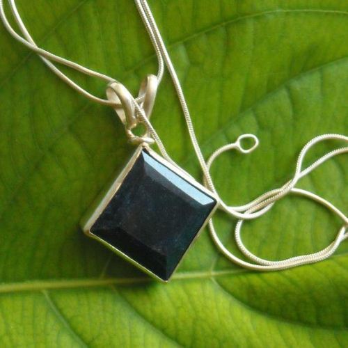 Natural blue sapphire necklace pendant