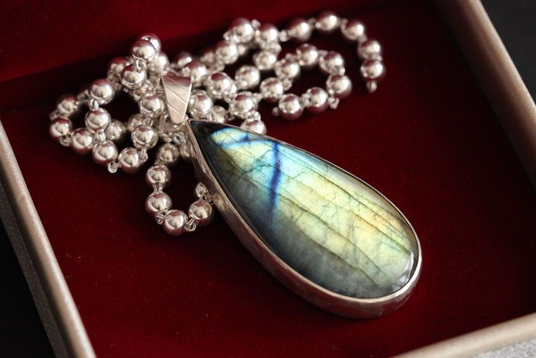 Natural labradorite pendant necklace Blue