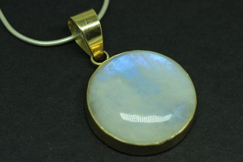 OOAK Gold moonstone Pendant, Natural moonstone 18k gold pendant