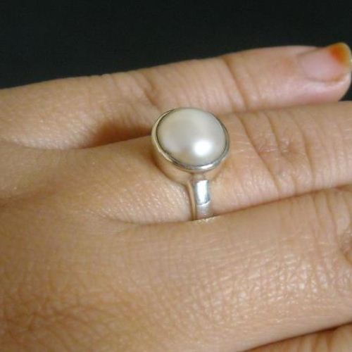 Pearl Ring, Silver pearl ring, sterling silver ring, birthstone ring, Handmade ring - Size 6 Other sizes also available